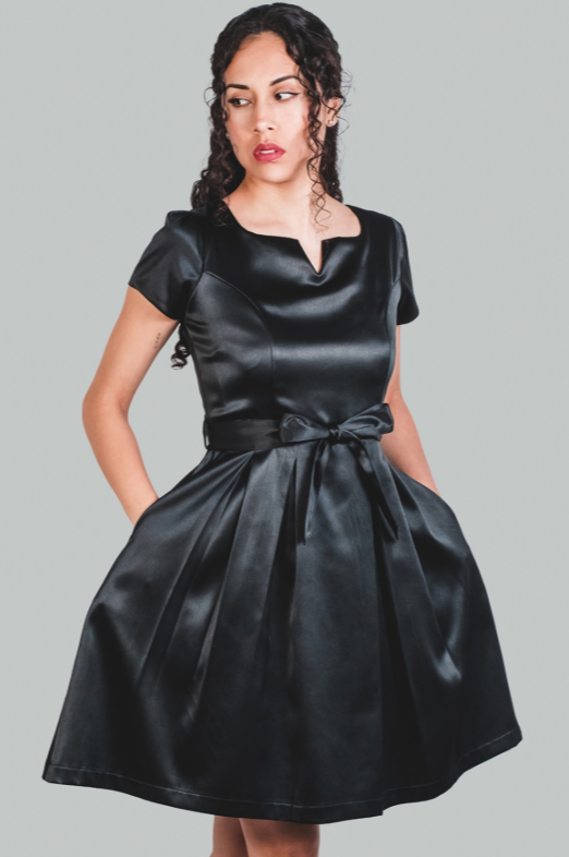 Vestido en A negro satinado Roberta